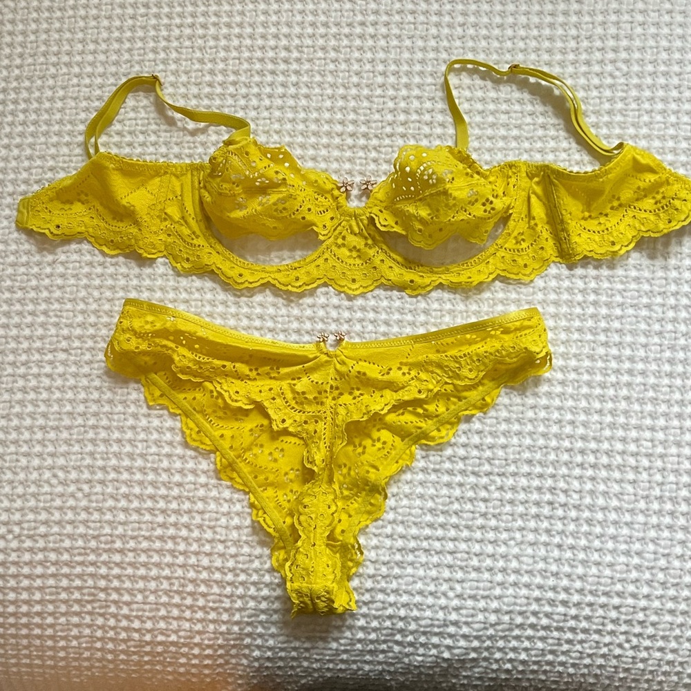 SAVAGE X FENTY Yellow Lingerie Set